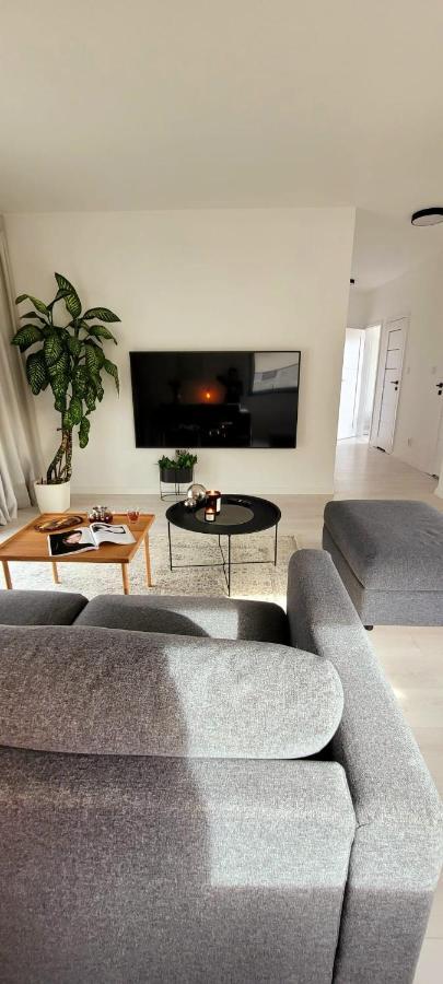 Bast 17: Spacious Mandoria With Parking And Terrace Apartment