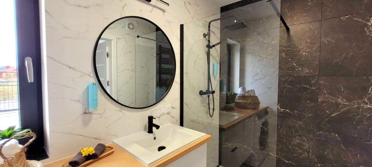 Bast 17: Spacious Mandoria With Parking And Terrace
