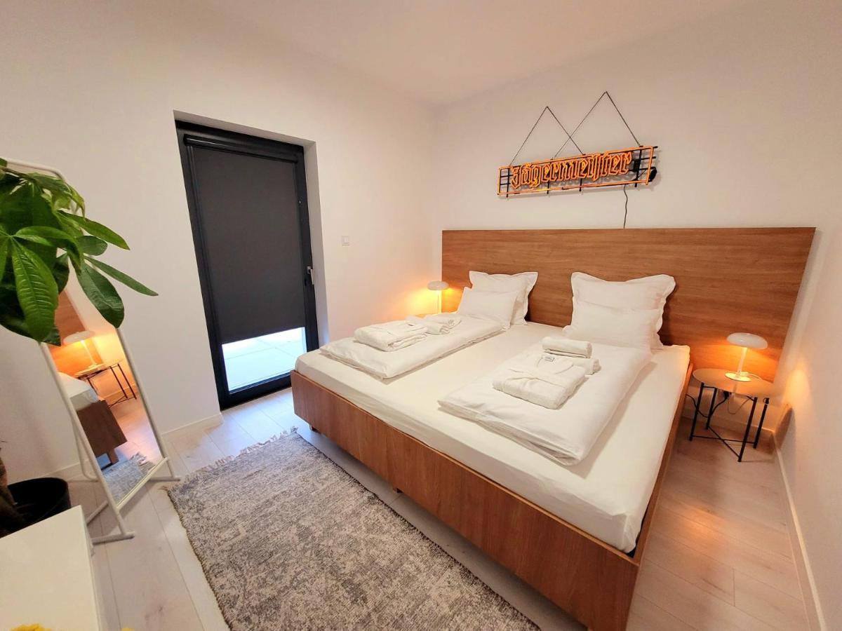 Bast 17: Spacious Mandoria With Parking And Terrace *