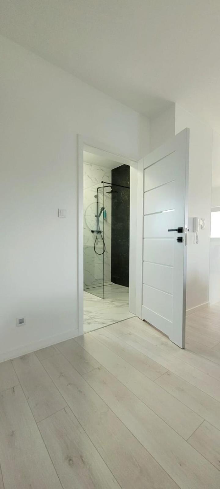 Apartment Bast 17: Spacious Mandoria With Parking And Terrace