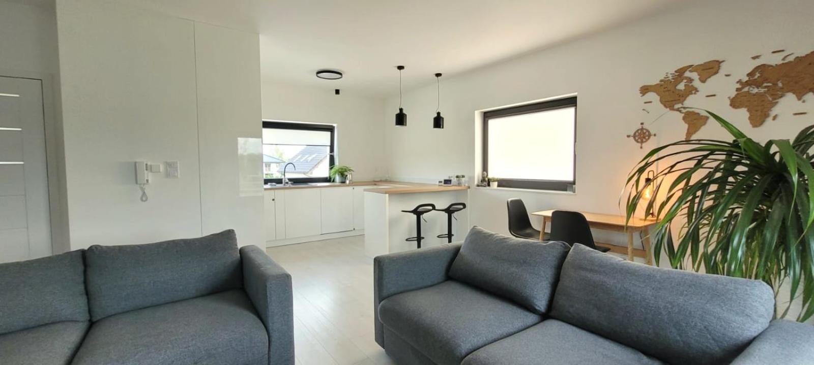 Bast 17: Spacious Mandoria With Parking And Terrace