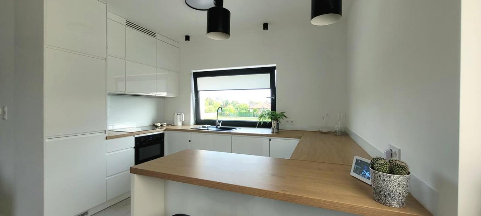 Bast 17: Spacious Mandoria With Parking And Terrace Apartment