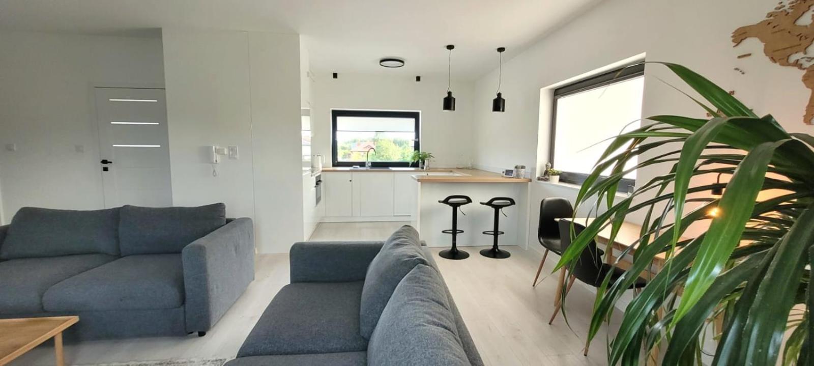 Bast 17: Spacious Mandoria With Parking And Terrace *