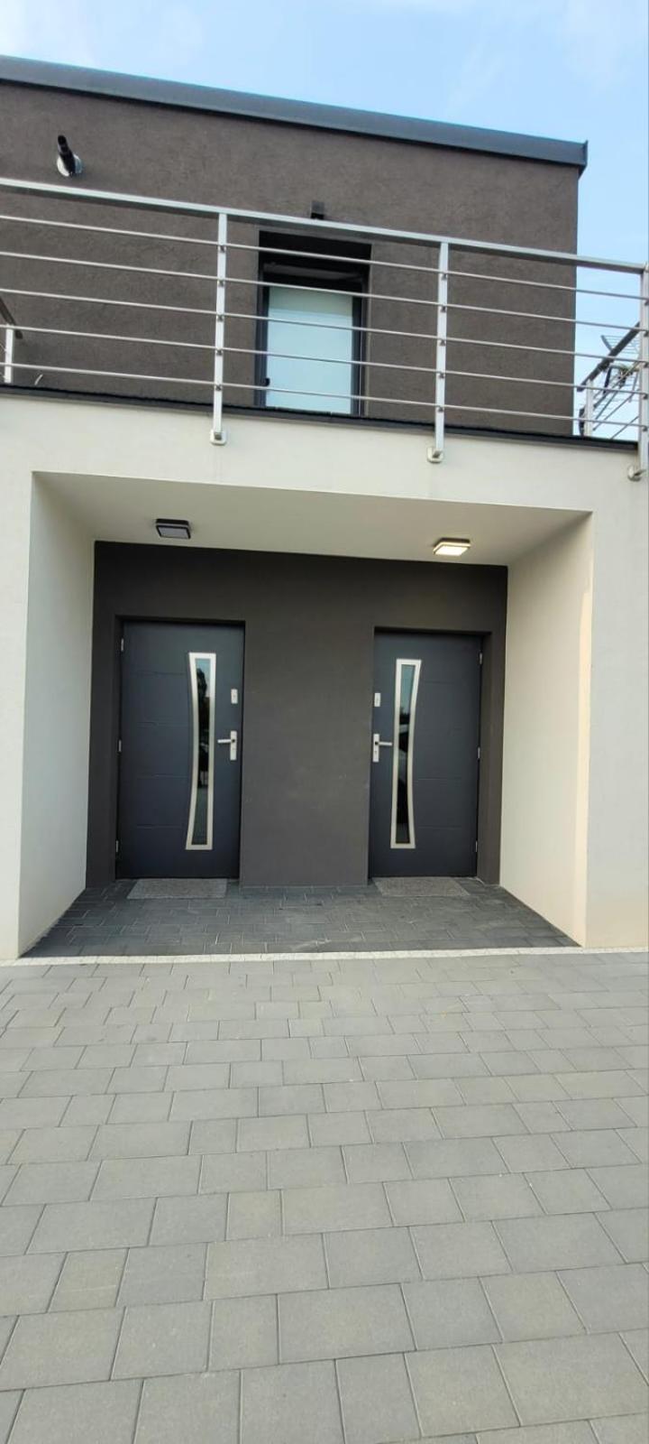 Bast 17: Spacious Mandoria With Parking And Terrace Apartment *