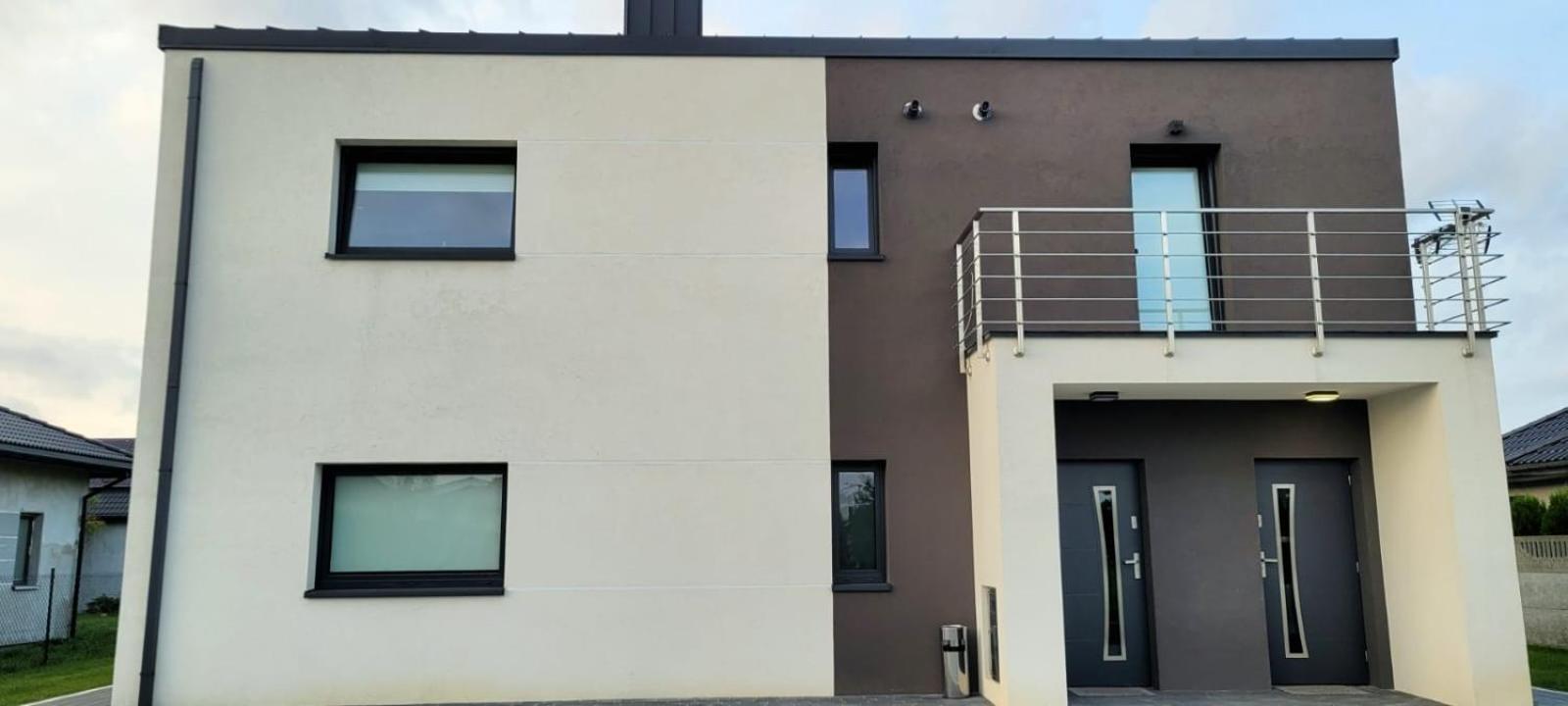 Bast 17: Spacious Mandoria With Parking And Terrace Apartment