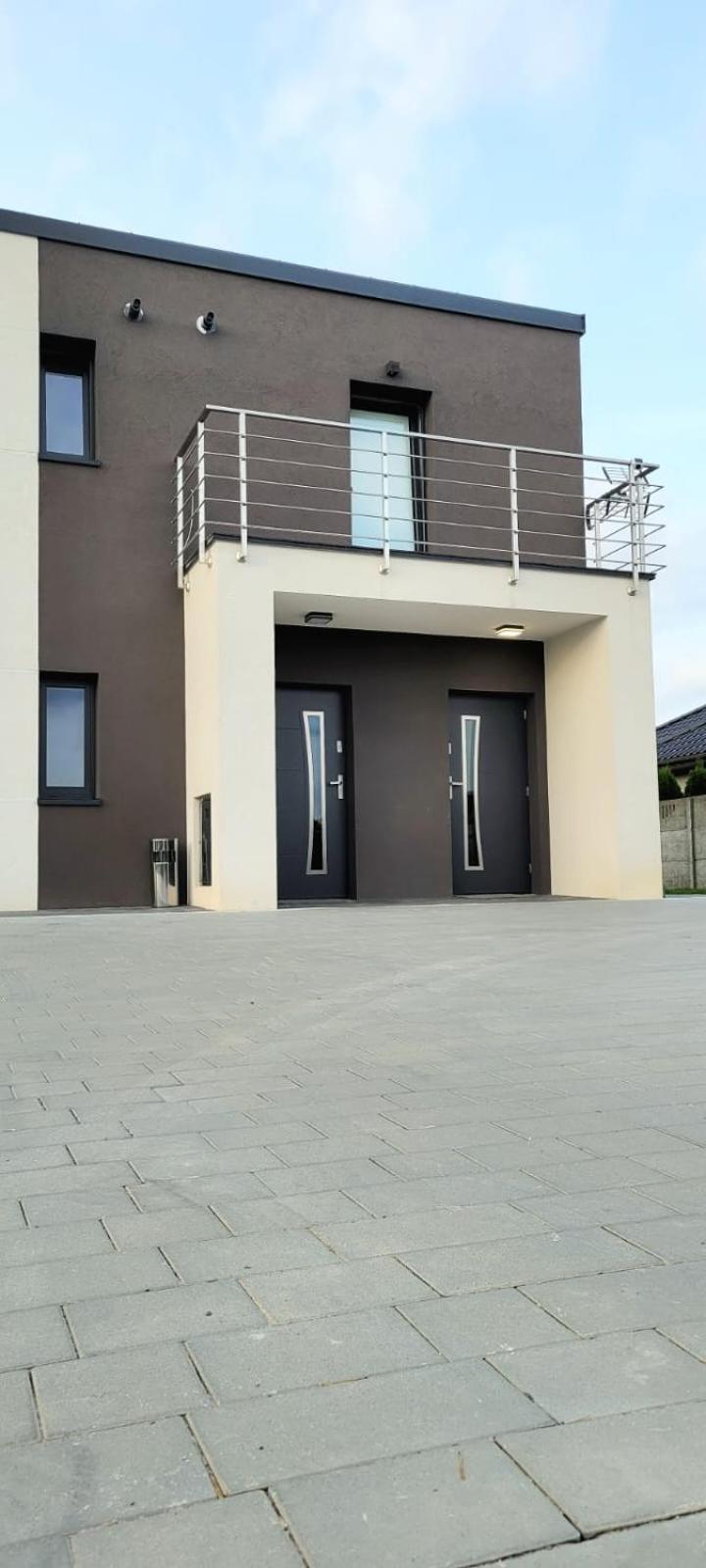 Bast 17: Spacious Mandoria With Parking And Terrace *